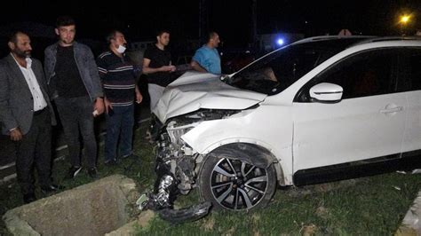 Tokat''ta iki otomobil çarpıştı: 3 kişi yaralandı